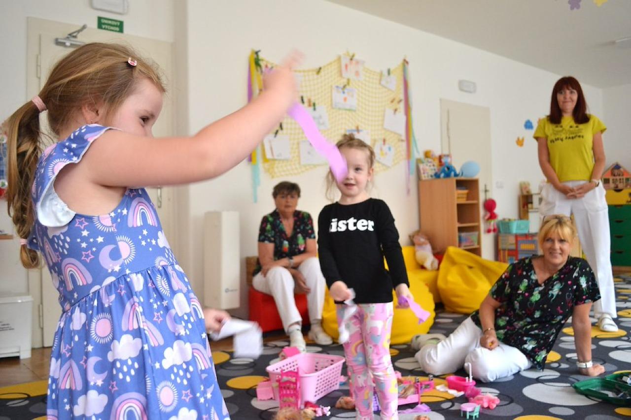 Dětská skupina Klaudiánovy nemocnice Veselé žabičky nabízí volná místa nejen pro