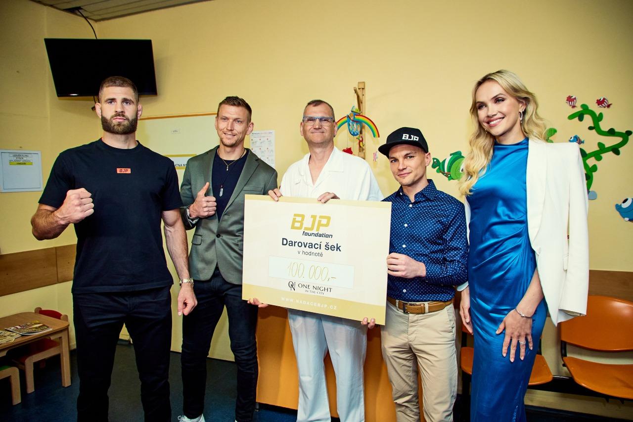 Miss Michaela Tomanová a Jiří Procházka podpořili pediatrii