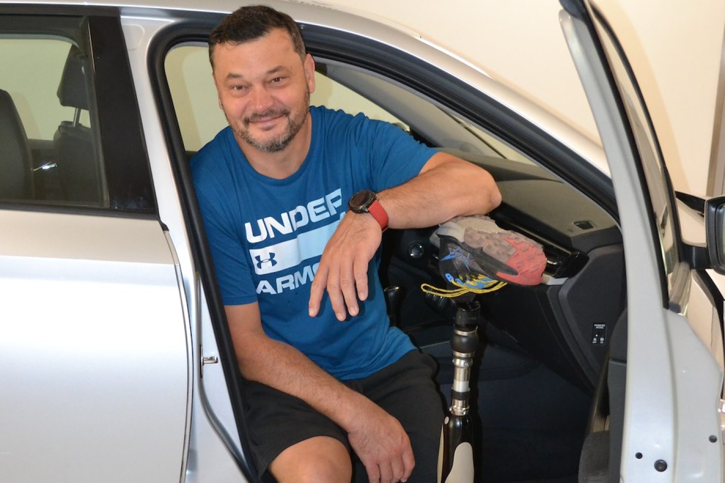 Hendikepovaný sportovec Michal Vápenka vyzkoušel trenažér na Rehabilitačním oddělení